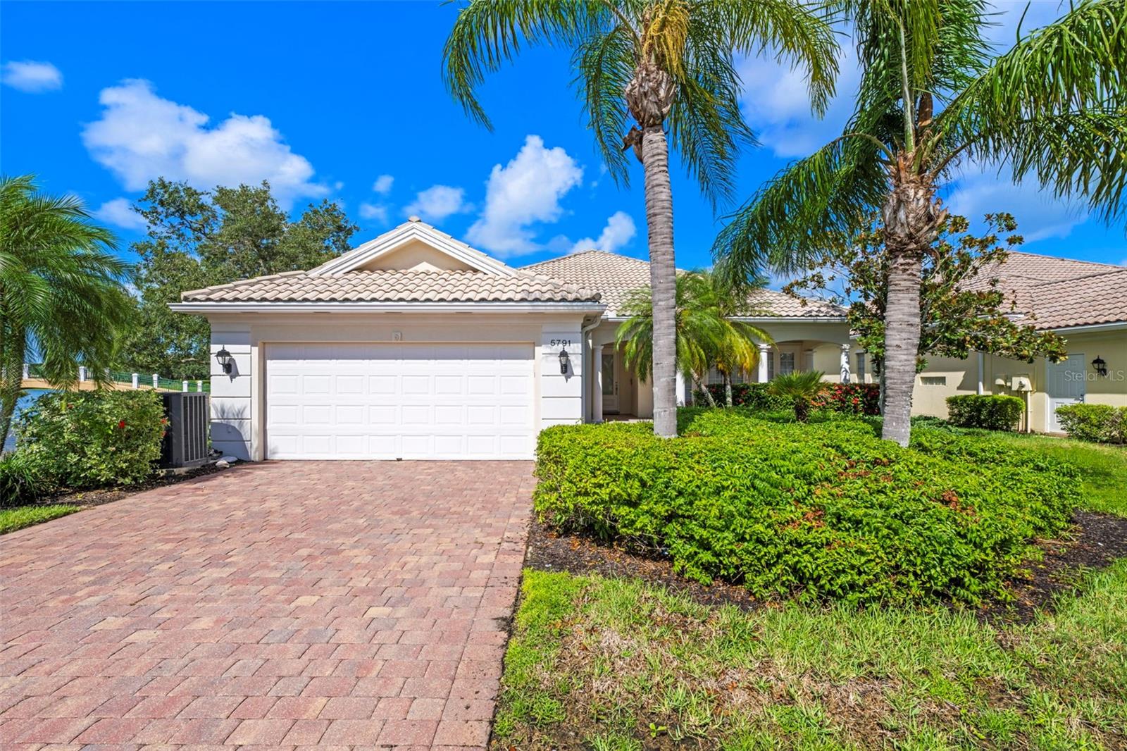 VILLAGEWALK - Residential