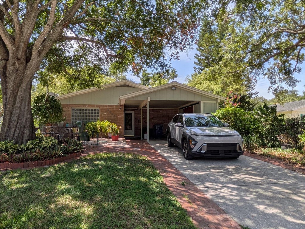 Photo of 2840 W Shelton Avenue, Tampa, FL 33611 (MLS # TB8527791)