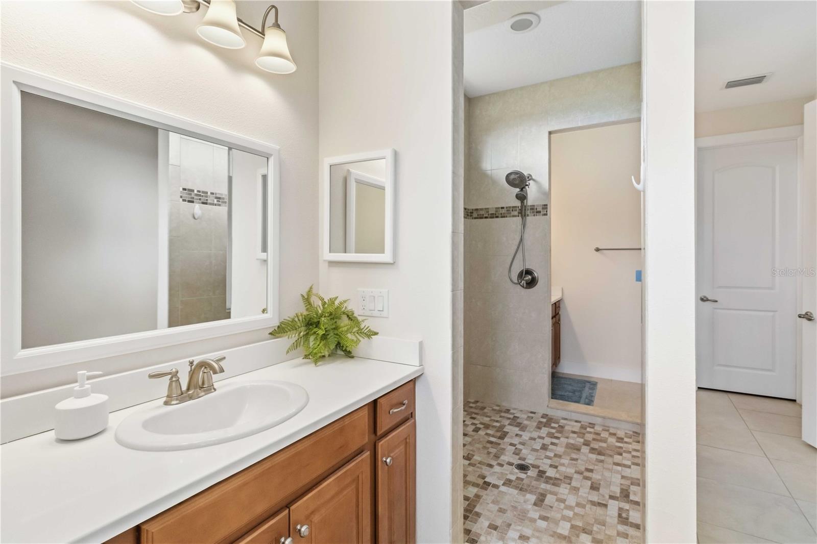 A RESUB OF A POR OF APOLLO - Residential