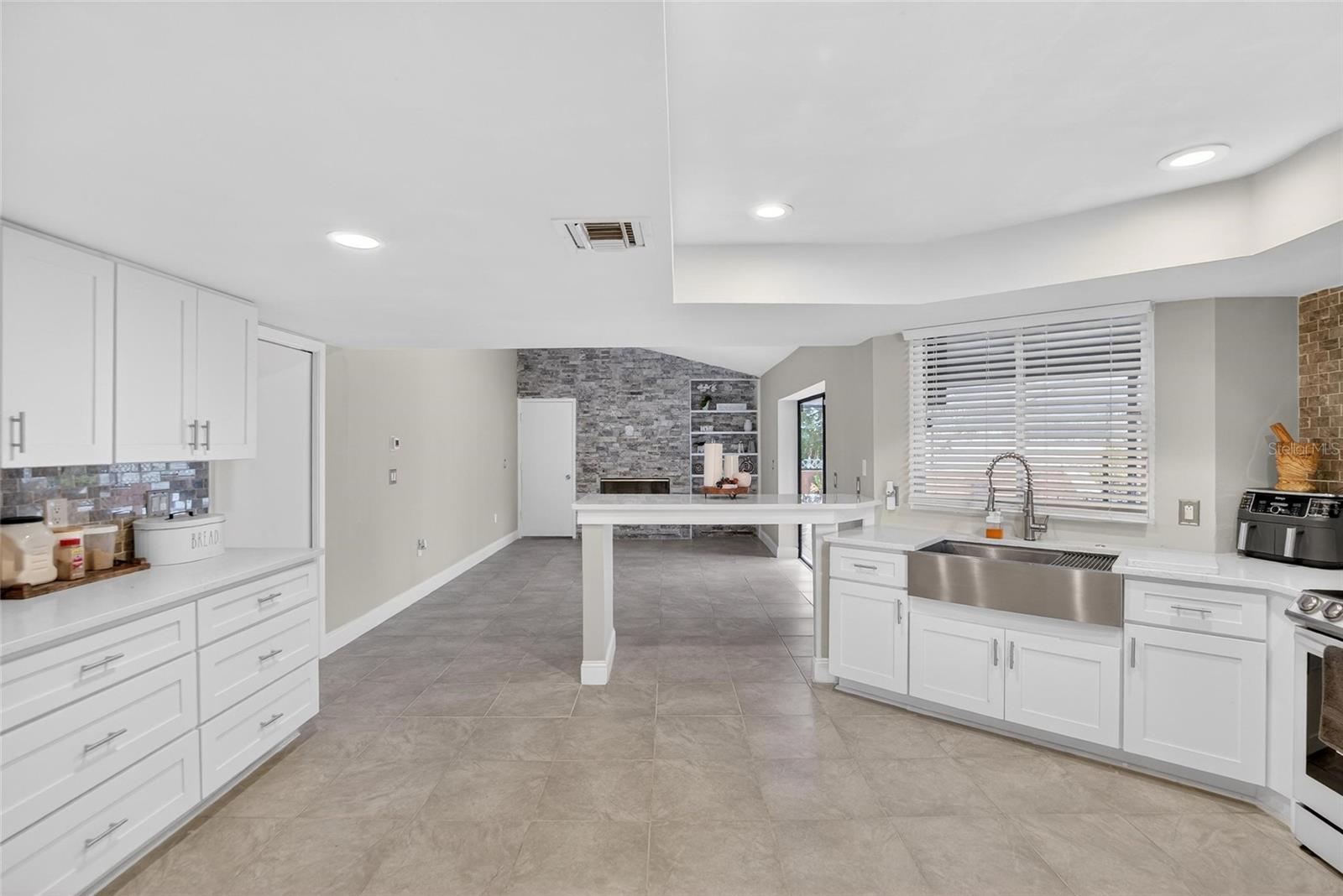 CLUBHOUSE ESTATES AT SUMMERFIE - Residential