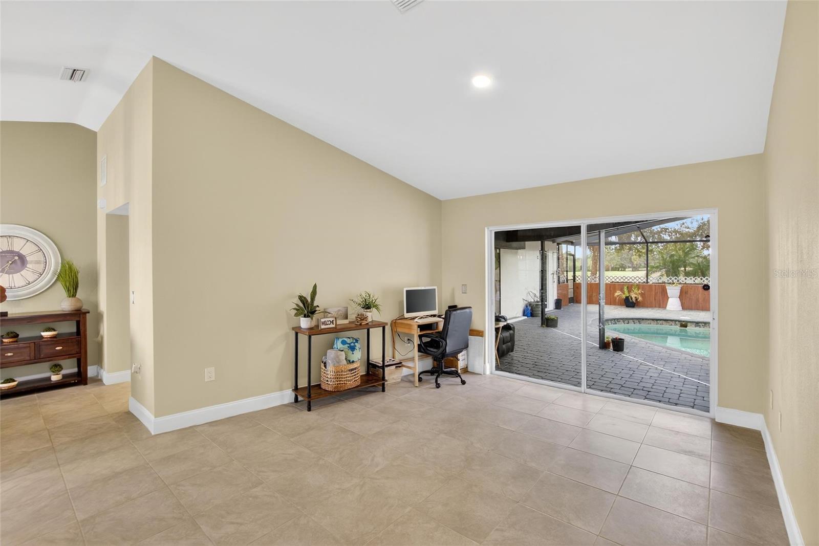 CLUBHOUSE ESTATES AT SUMMERFIE - Residential