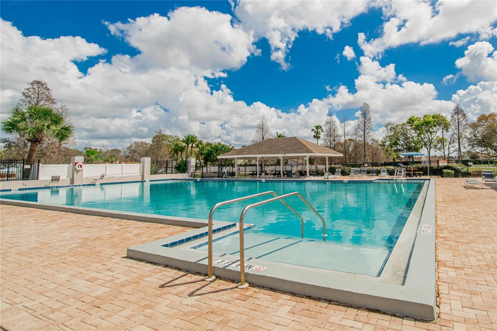 CLUBHOUSE ESTATES AT SUMMERFIE - Residential