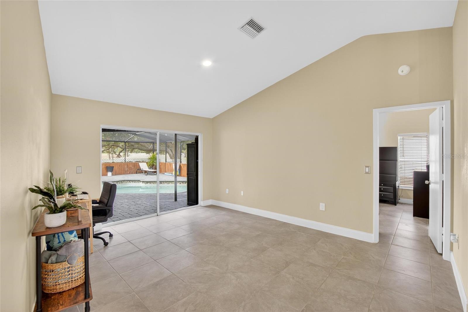 CLUBHOUSE ESTATES AT SUMMERFIE - Residential