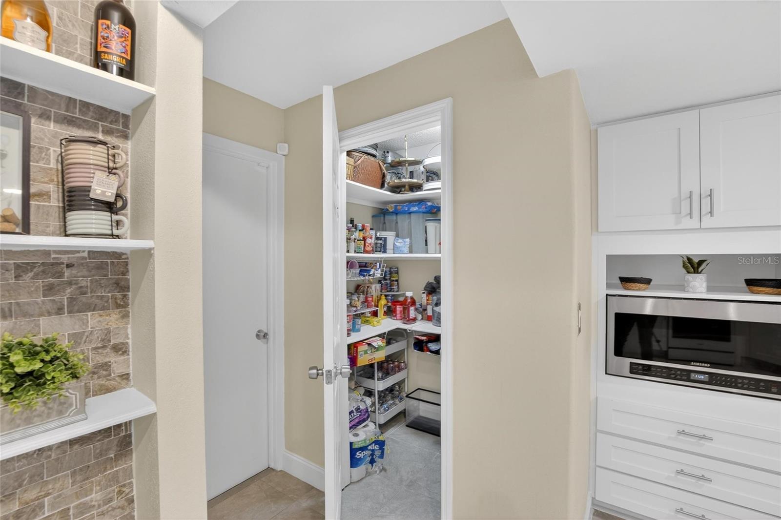 CLUBHOUSE ESTATES AT SUMMERFIE - Residential