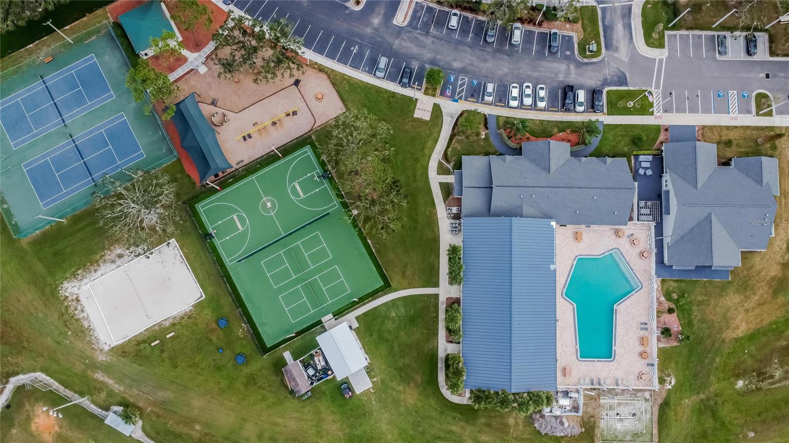 CLUBHOUSE ESTATES AT SUMMERFIE - Residential