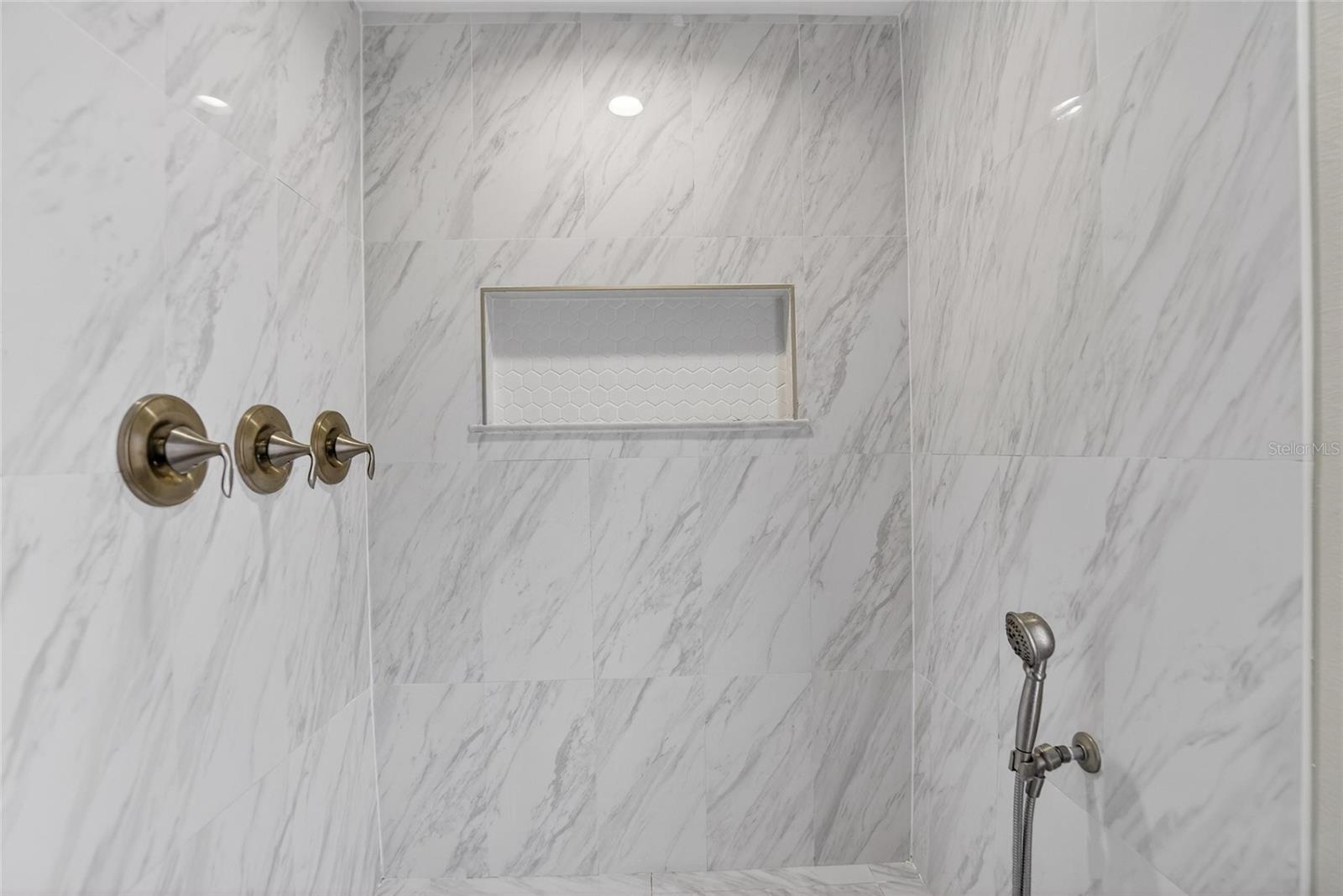 CLUBHOUSE ESTATES AT SUMMERFIE - Residential