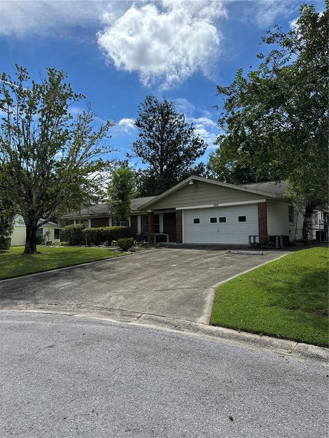 Photo of 2928 NE 7th Place, Ocala, FL 34470 (MLS # G5101754) Photo of 2928 NE 7th Place, Ocala, FL 34470 (MLS # G5101754)