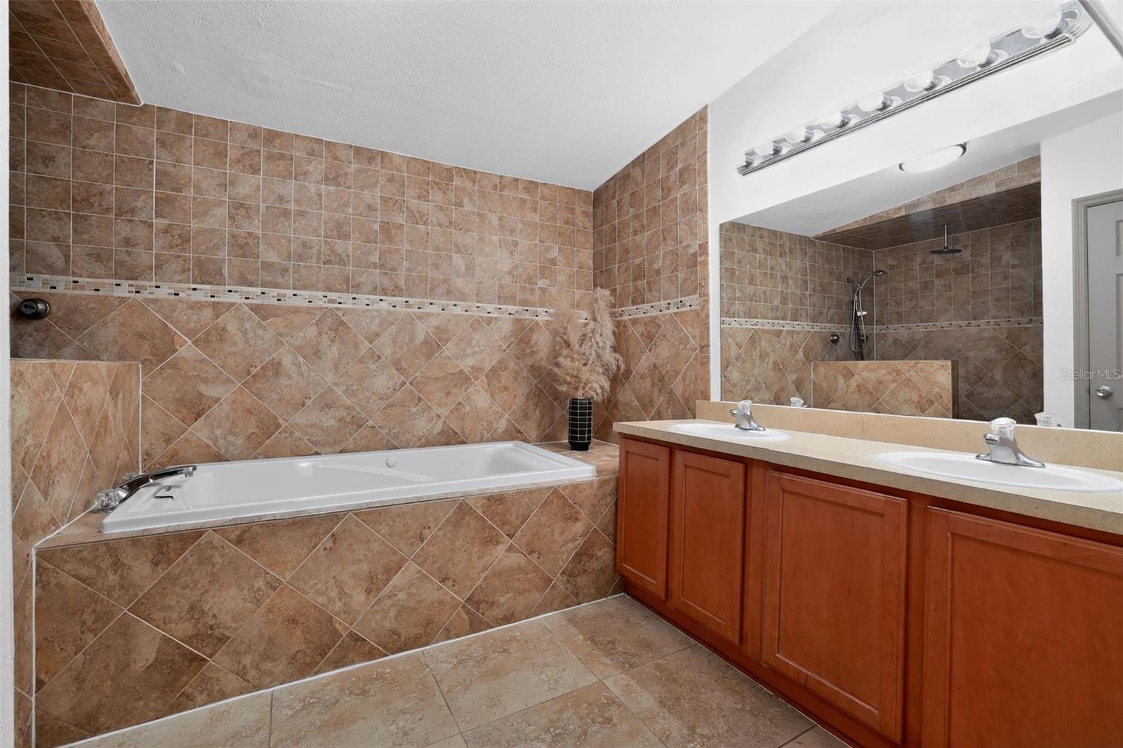 ZEPHYRHILLS COLONY CO - Residential Lease