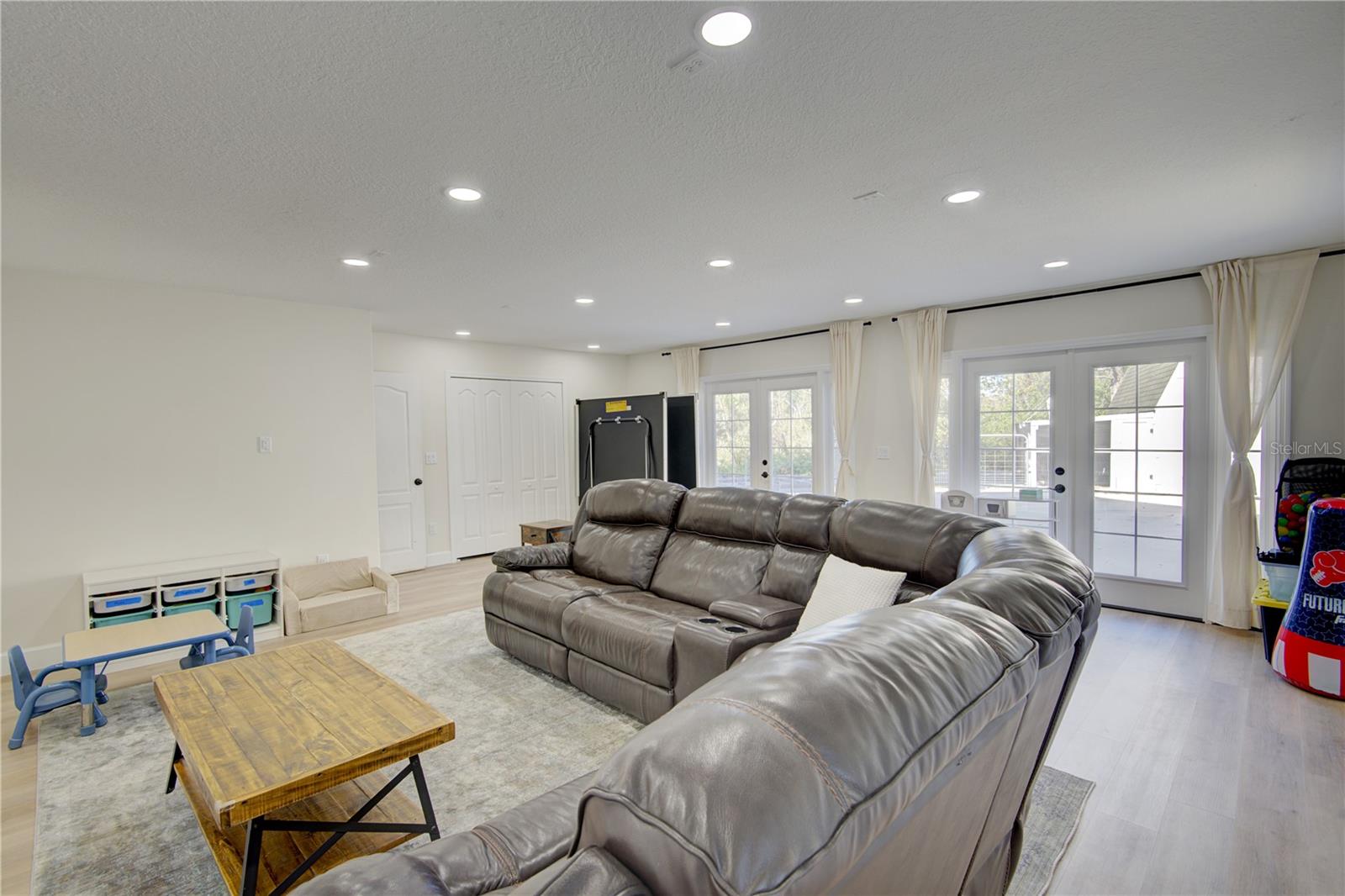 WOODSOND COVE - Residential