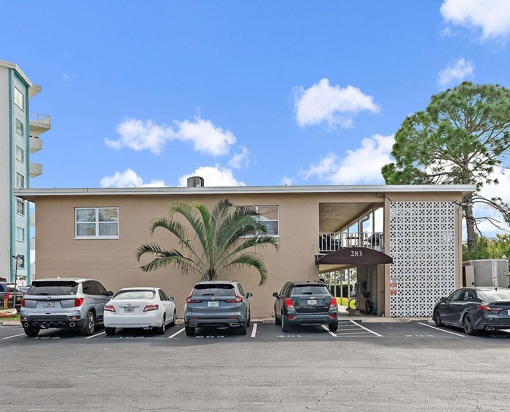 Photo of 283 104th Avenue #104, Treasure Island, FL 33706 (MLS # TB8453345)