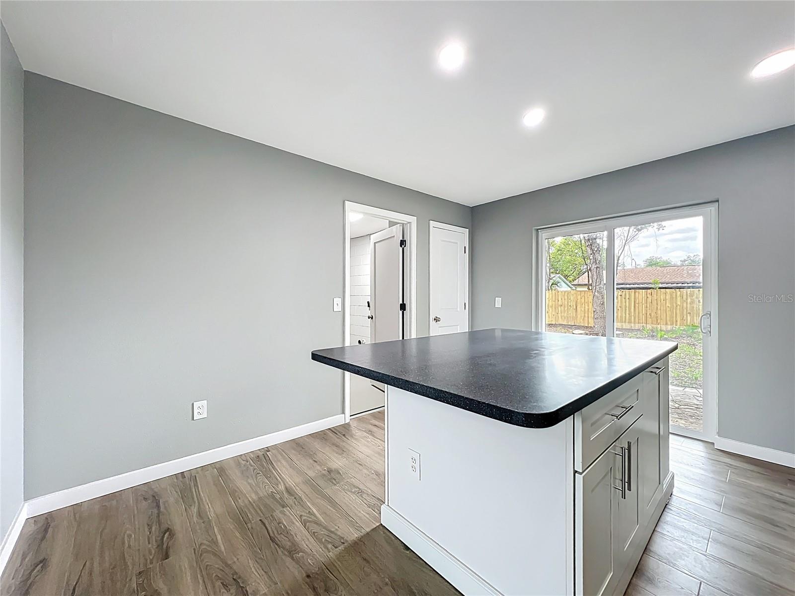 RIVERSIDE COVE - Residential