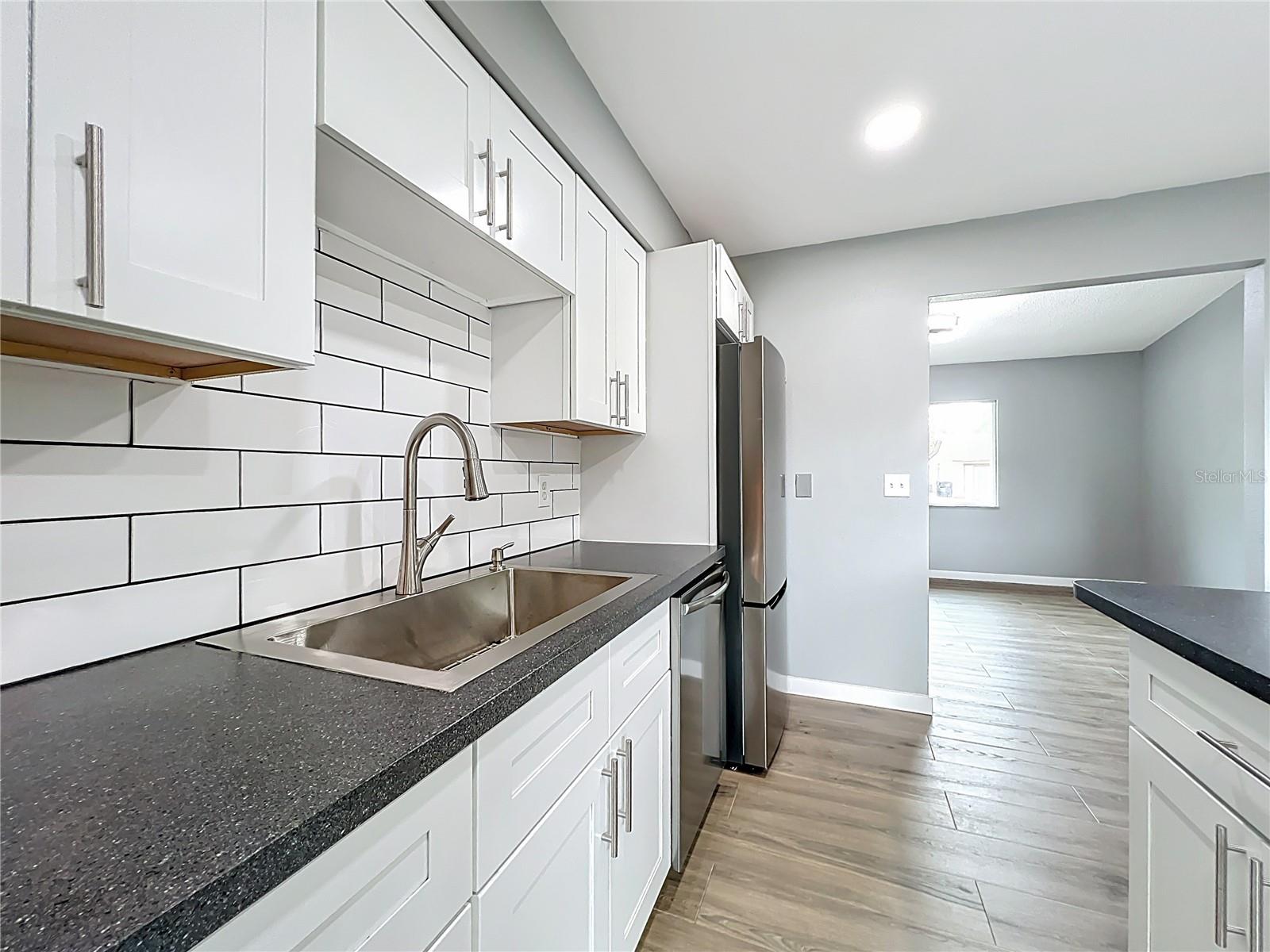 RIVERSIDE COVE - Residential