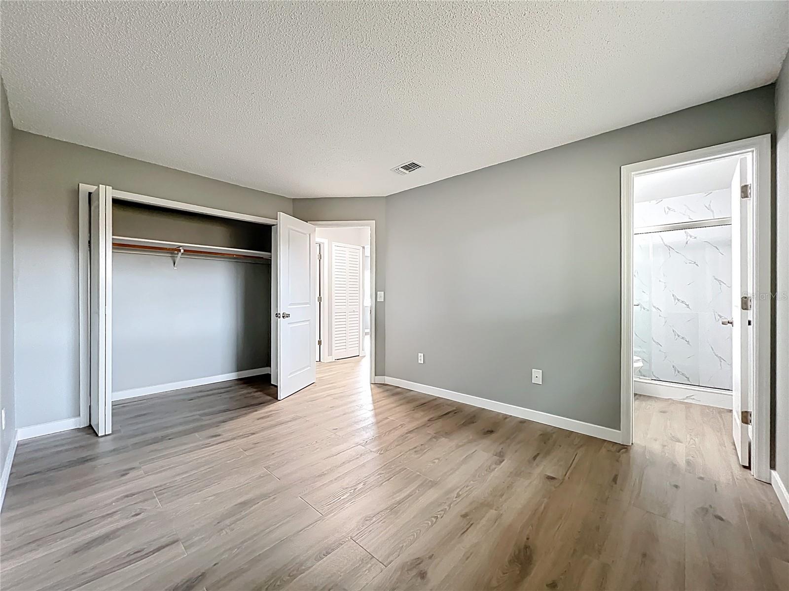 RIVERSIDE COVE - Residential