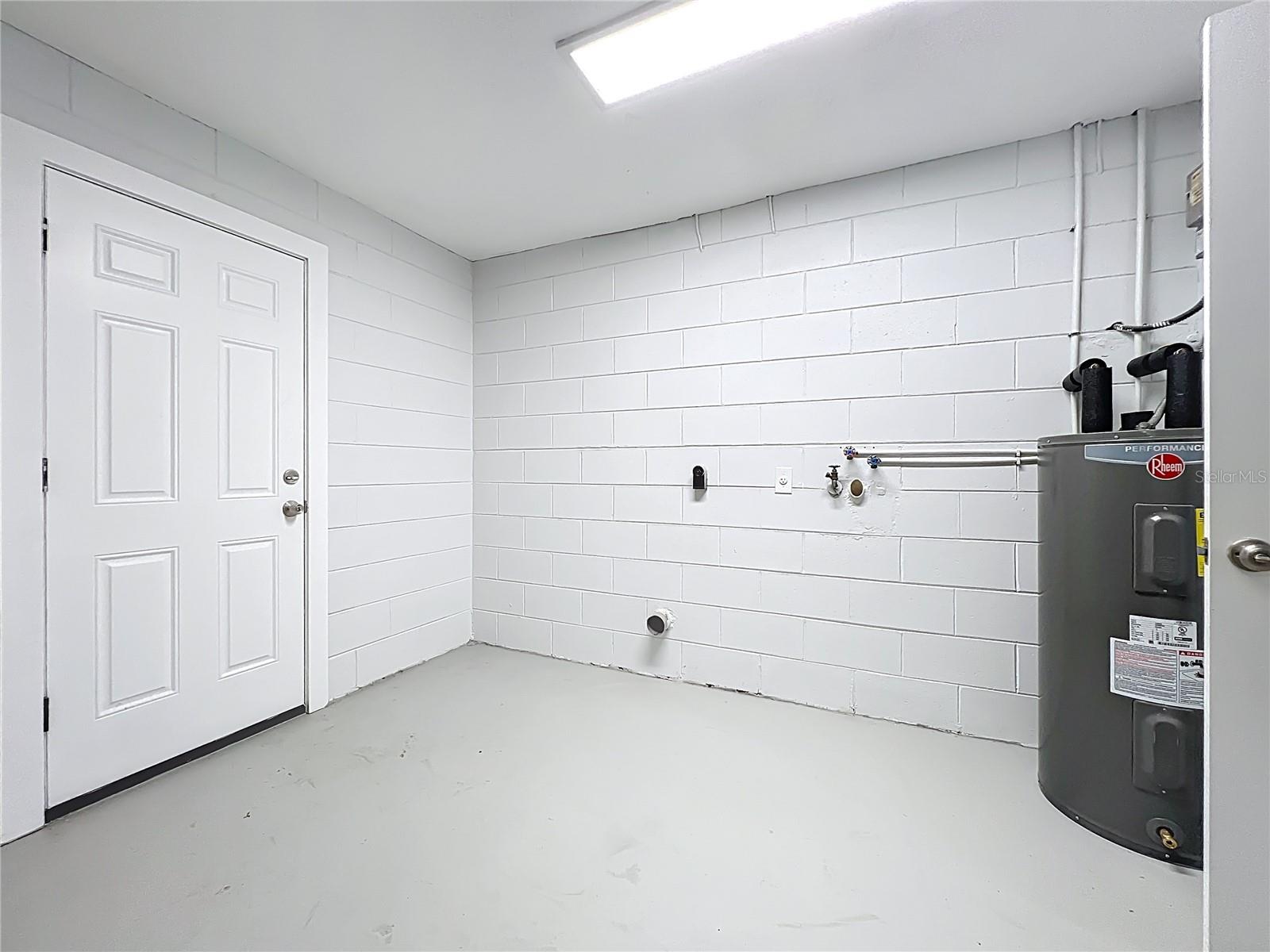 RIVERSIDE COVE - Residential