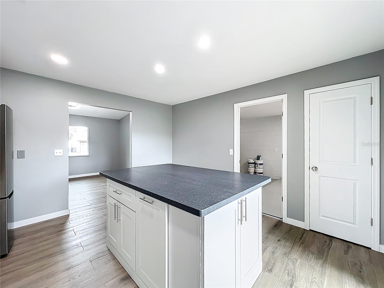 RIVERSIDE COVE - Residential