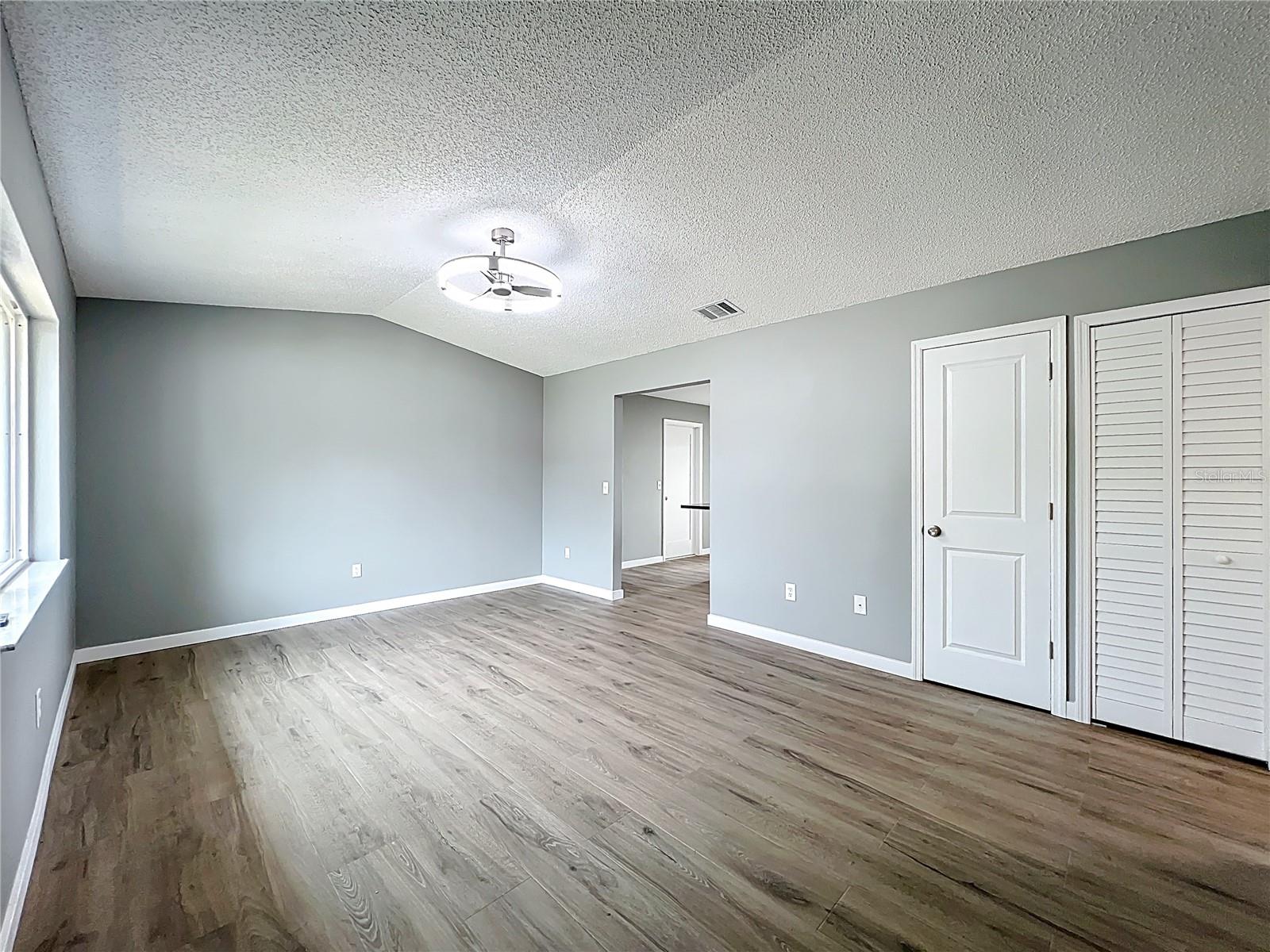 RIVERSIDE COVE - Residential