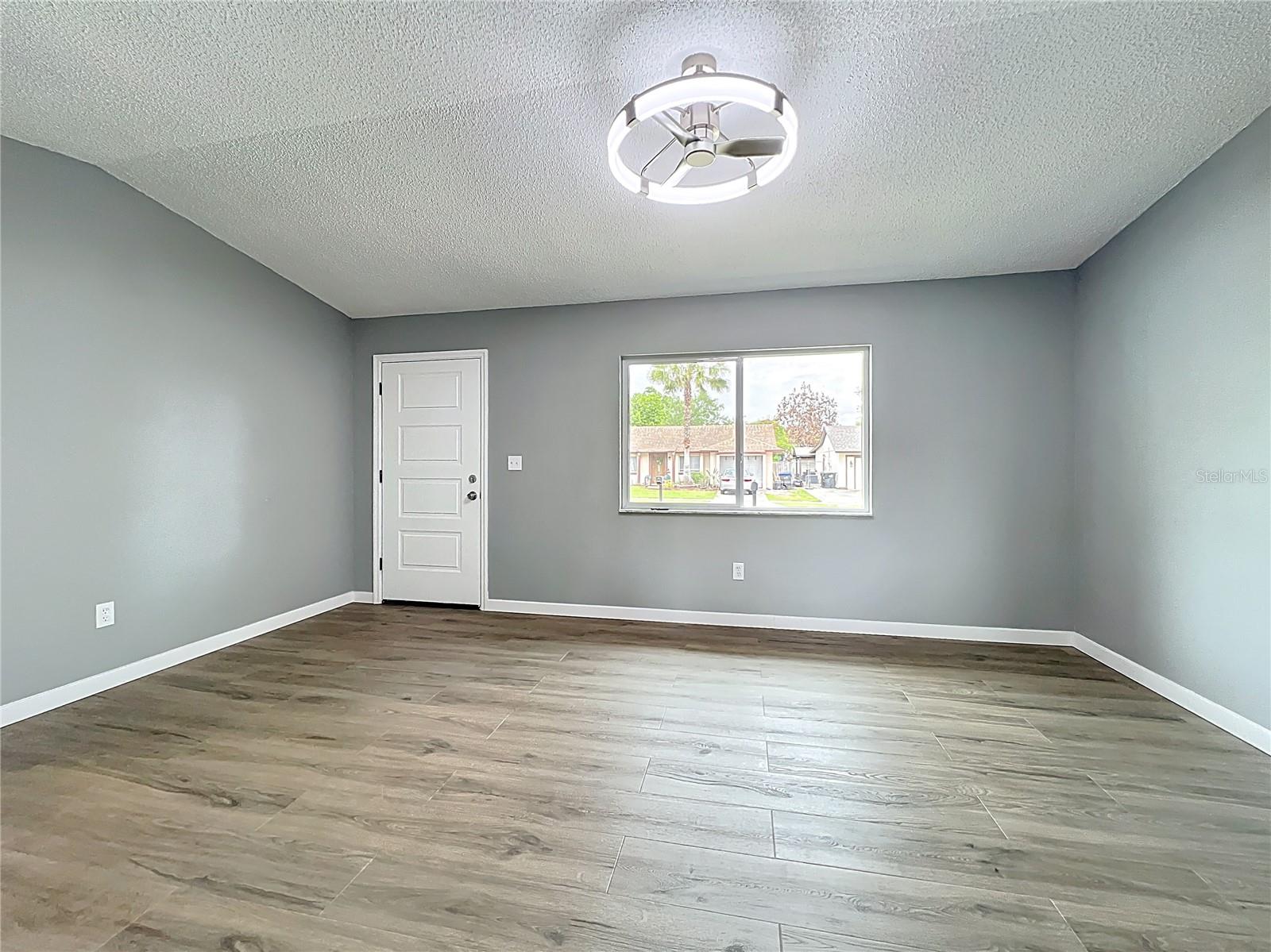 RIVERSIDE COVE - Residential