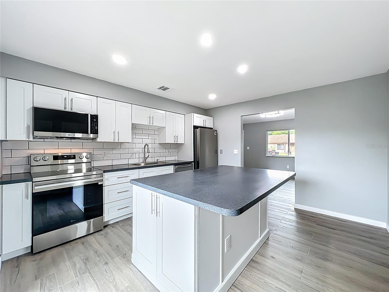 RIVERSIDE COVE - Residential