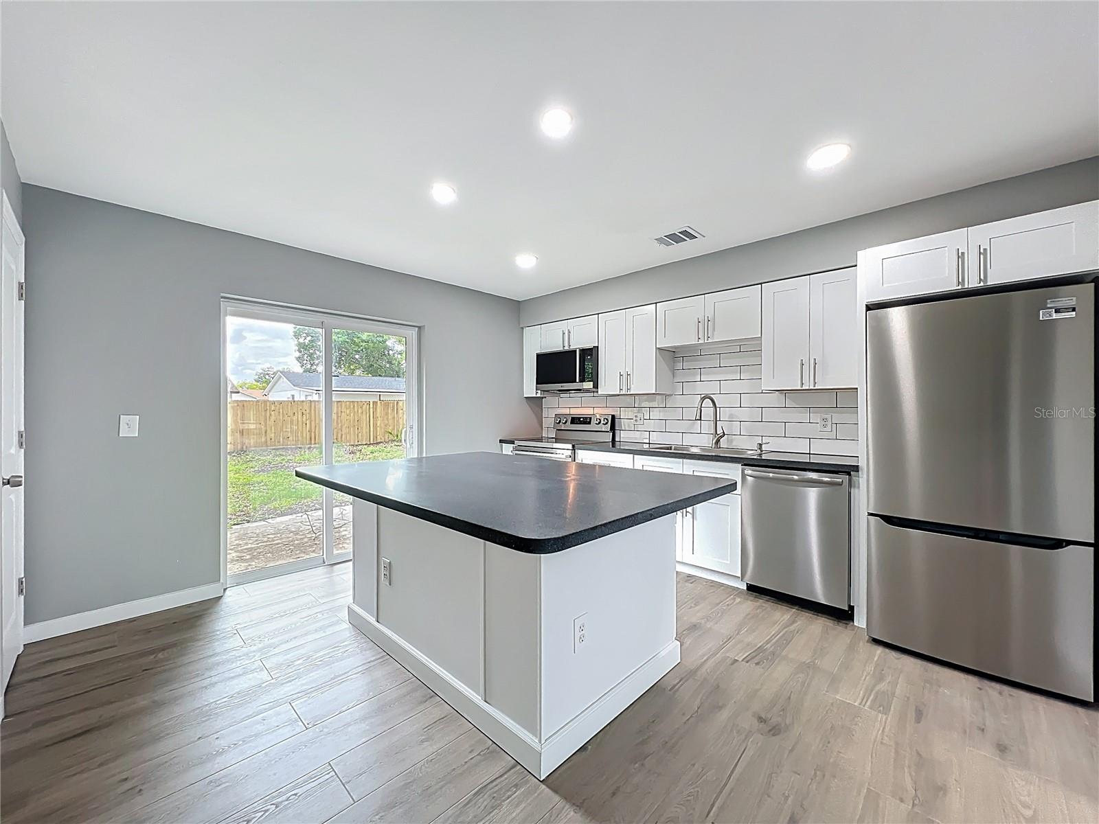 RIVERSIDE COVE - Residential