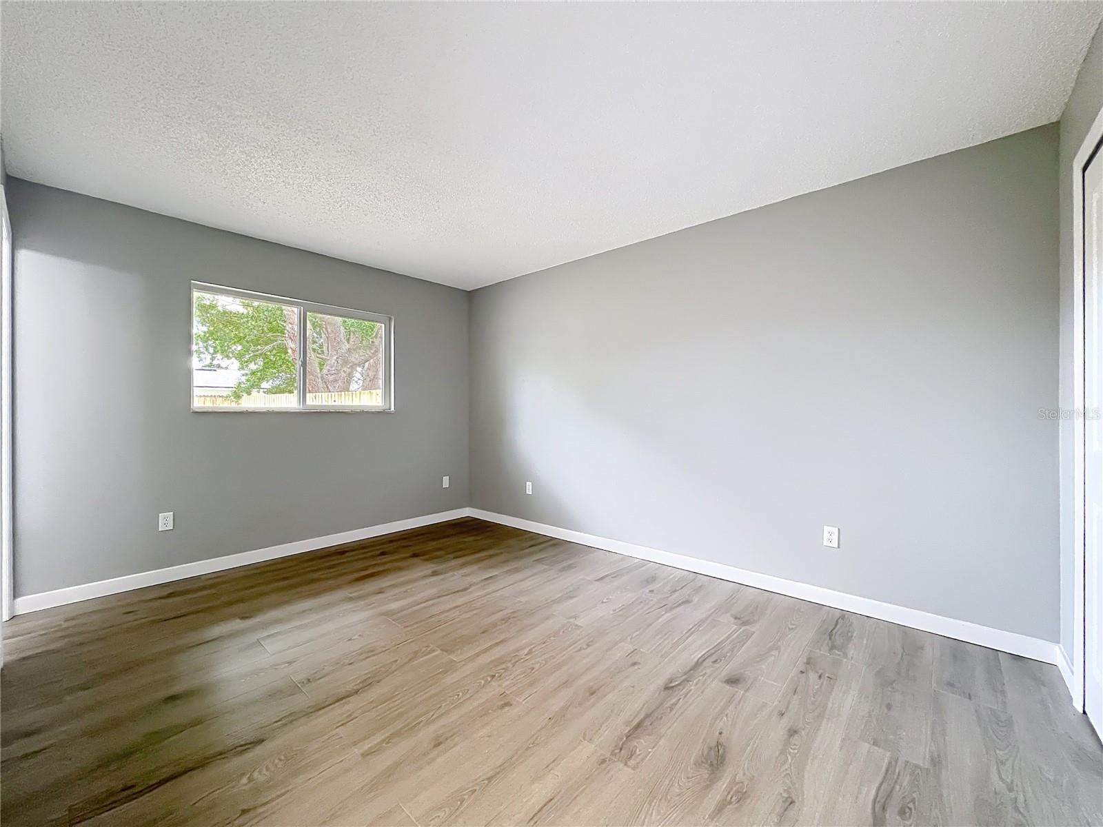 RIVERSIDE COVE - Residential