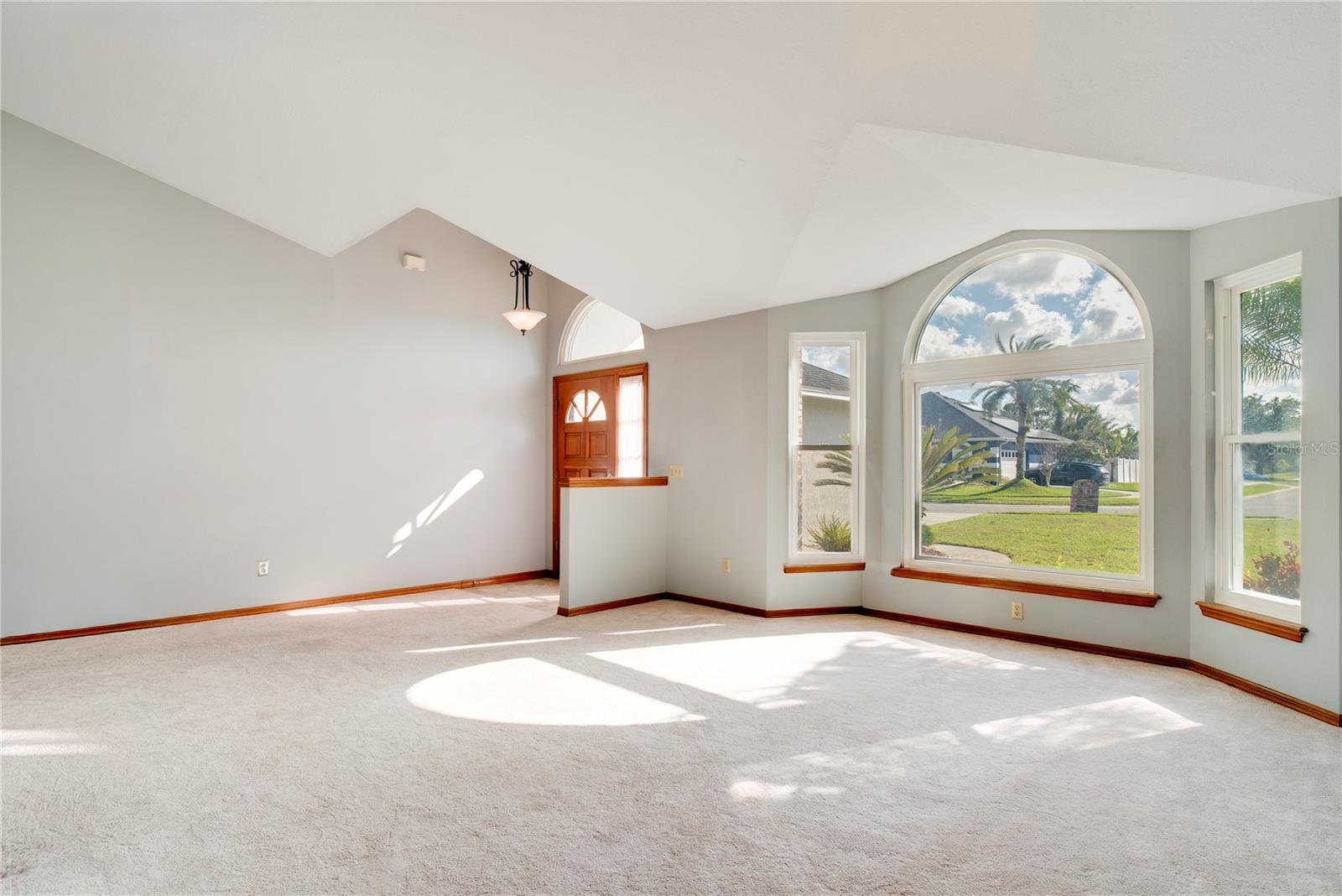 1504 E SPRING RIDGE CIRCLE