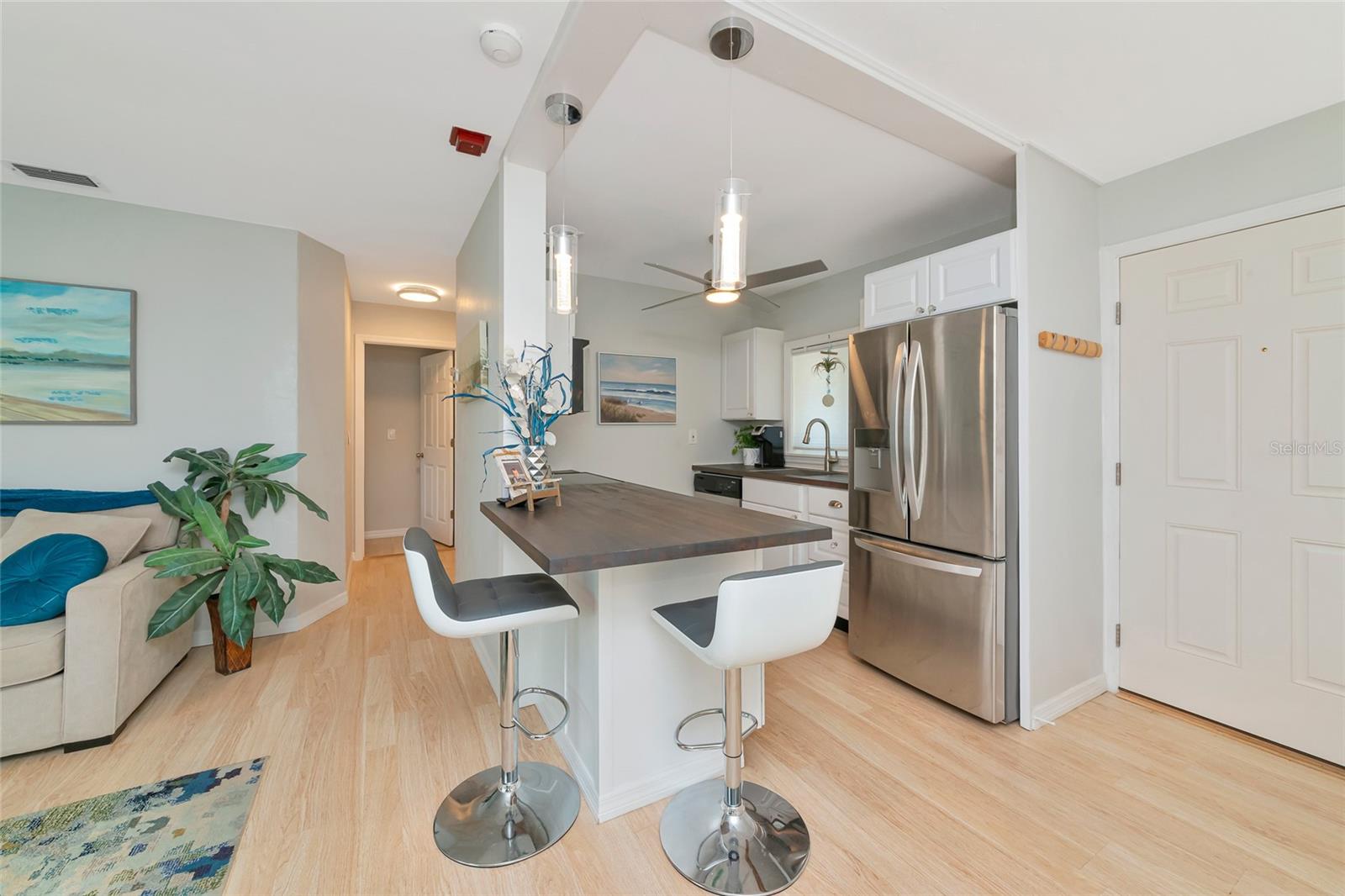 SUNLAND APTS - Residential