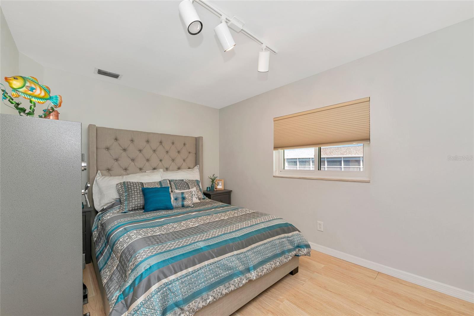 SUNLAND APTS - Residential