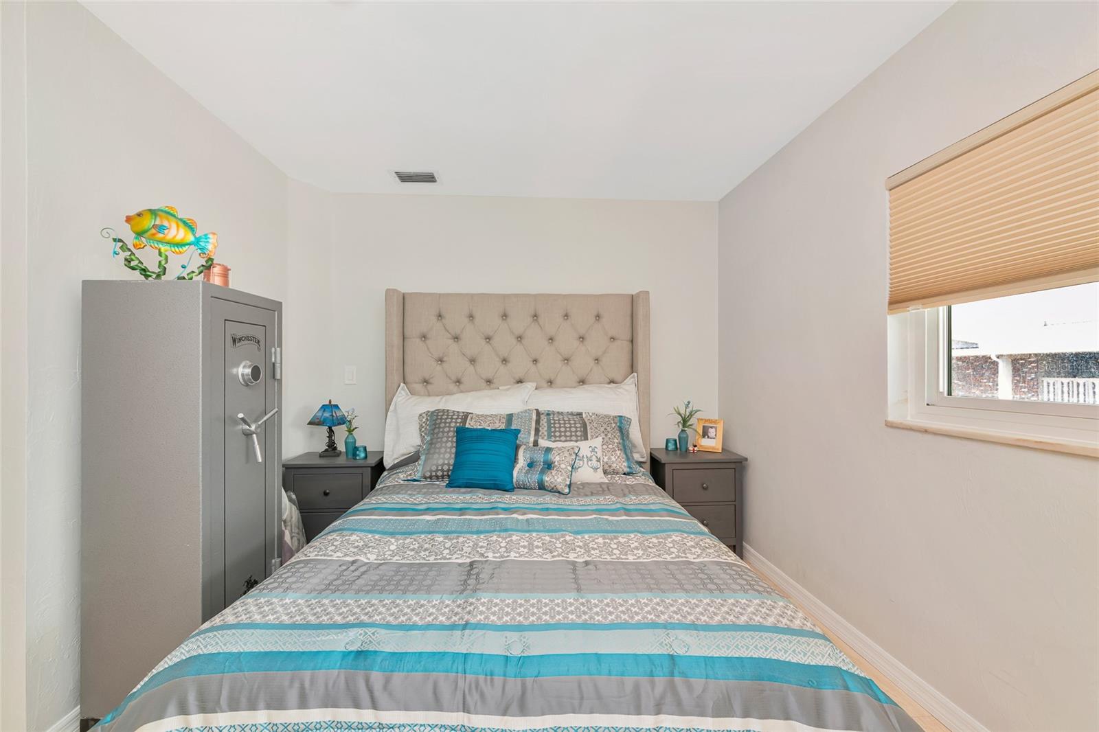 SUNLAND APTS - Residential