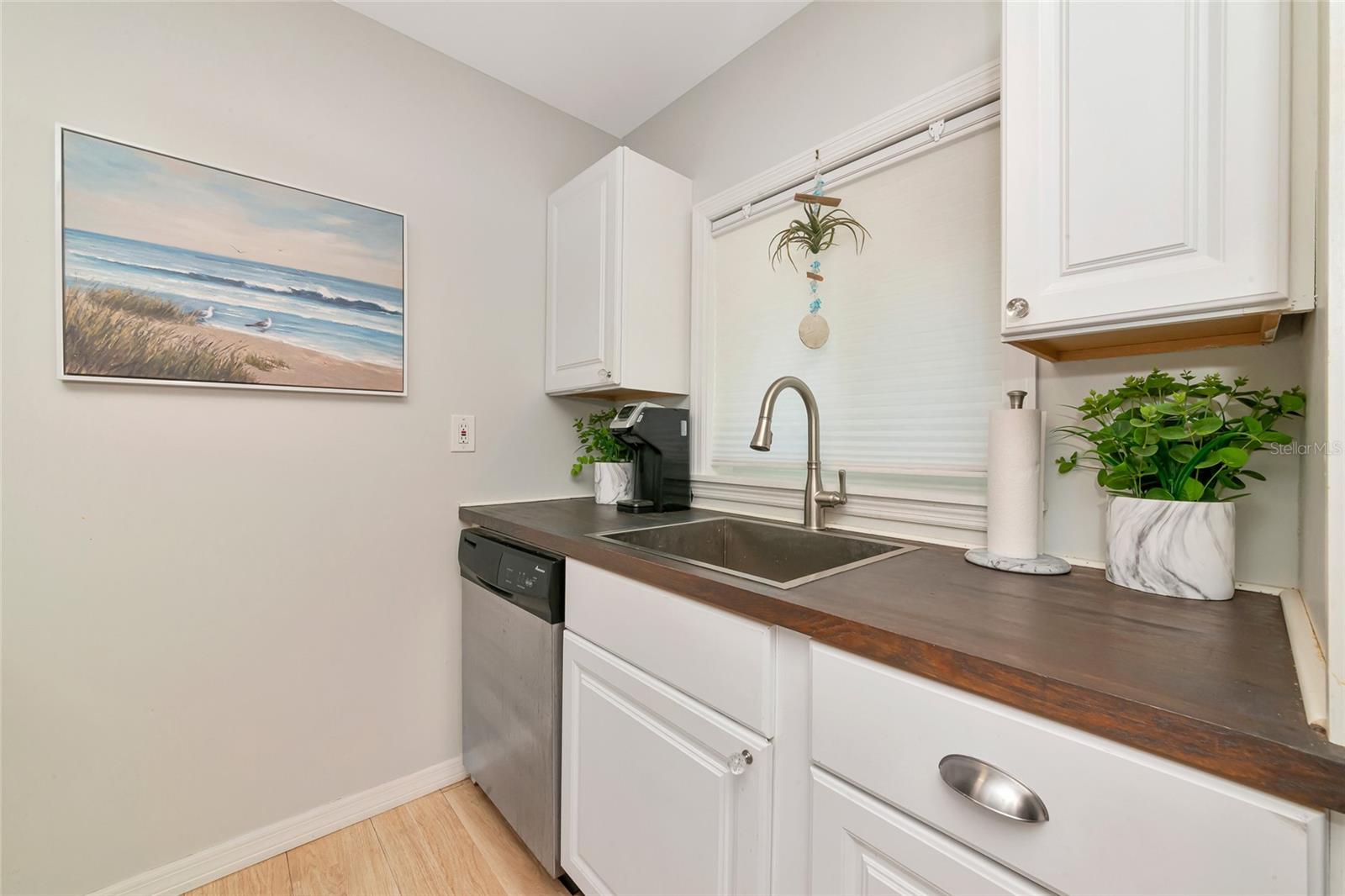 SUNLAND APTS - Residential