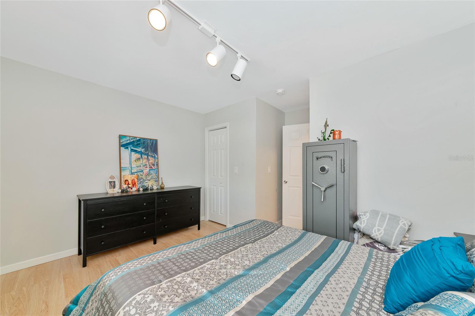 SUNLAND APTS - Residential