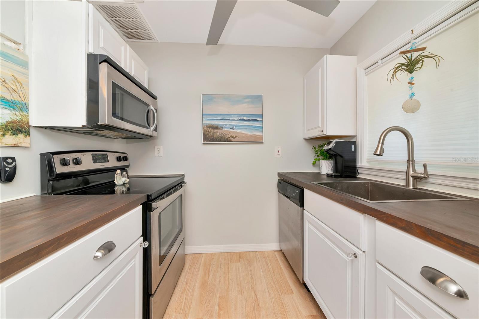 SUNLAND APTS - Residential