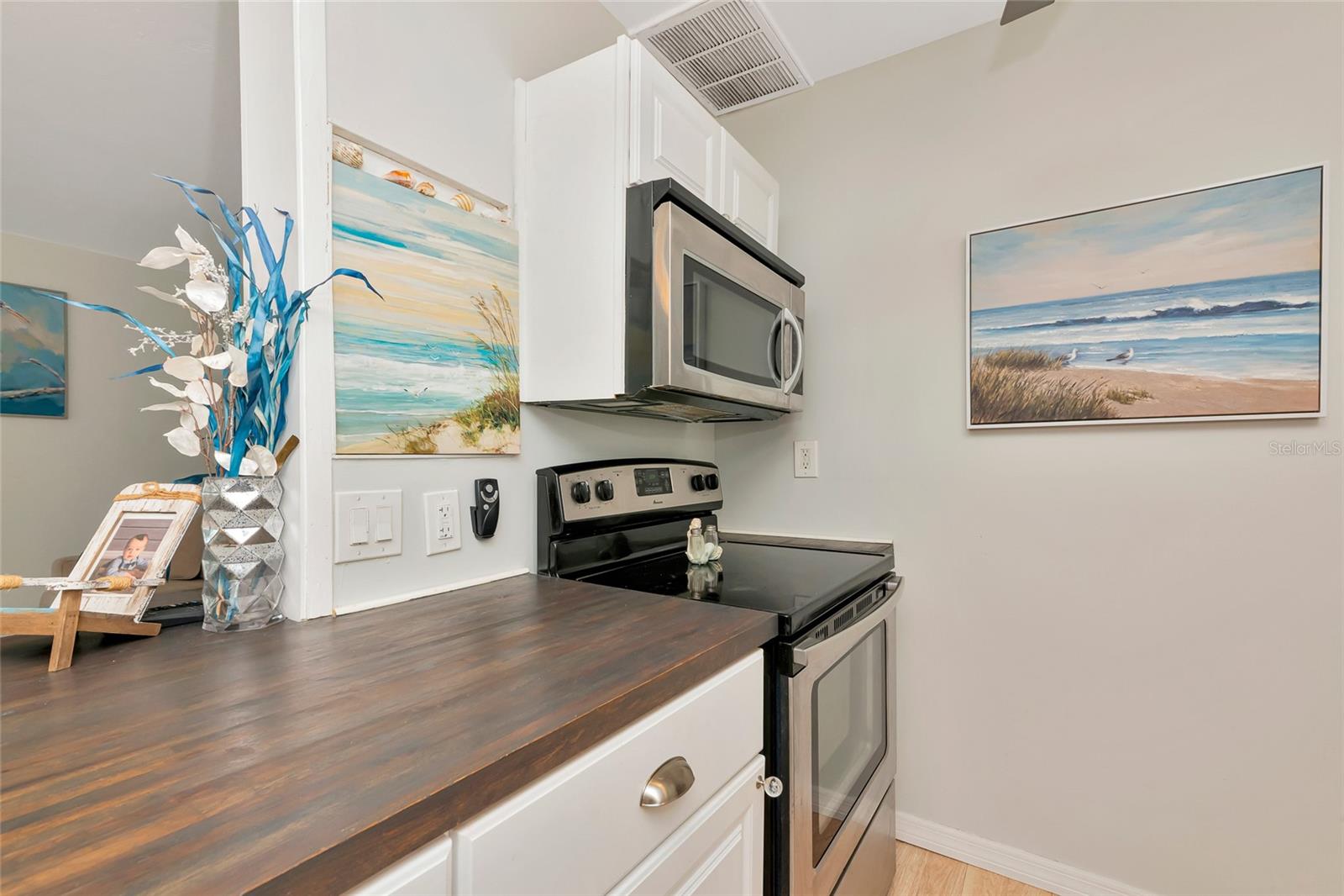 SUNLAND APTS - Residential