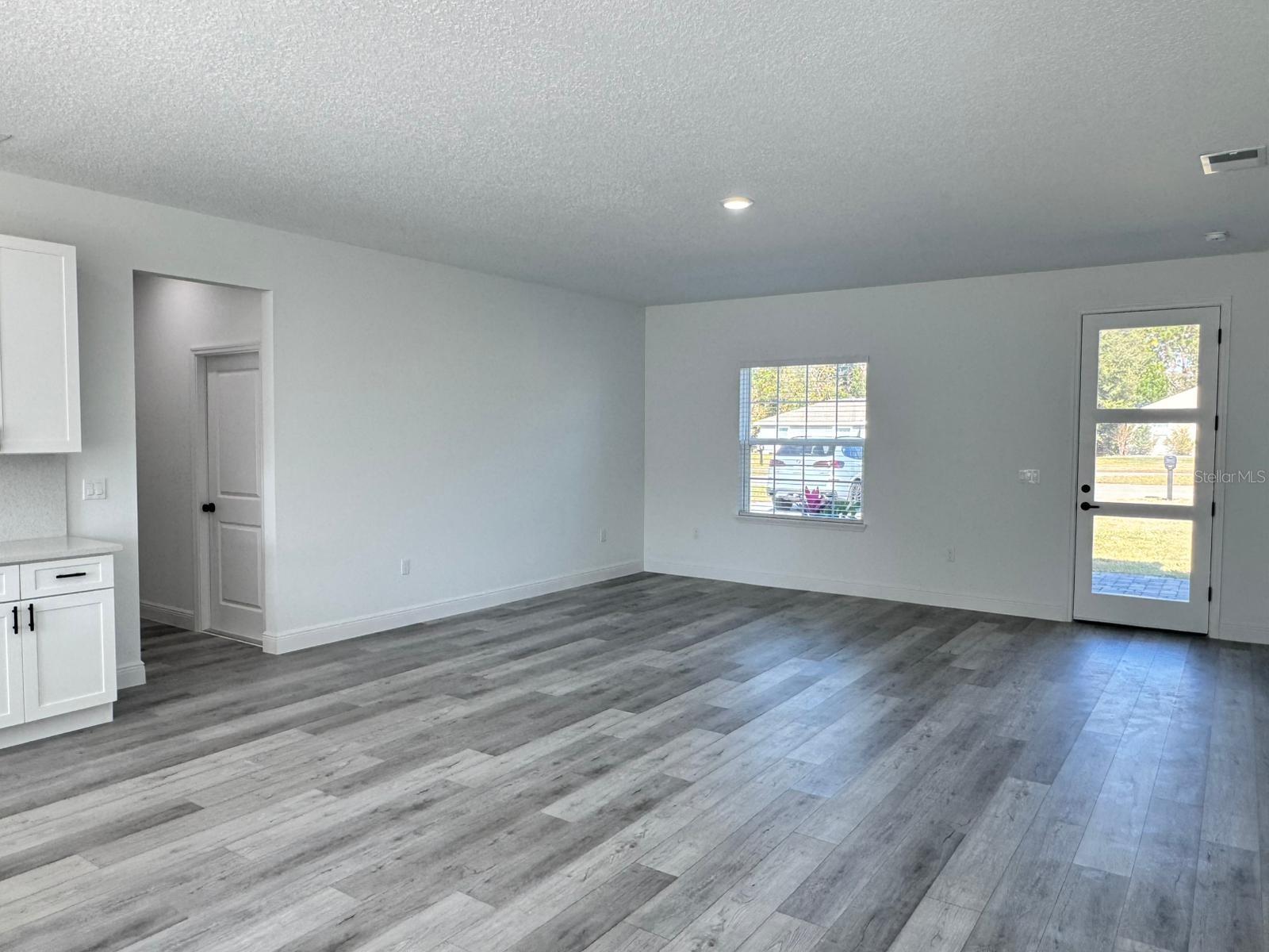 MARION OAKS UN 5 - Residential Lease