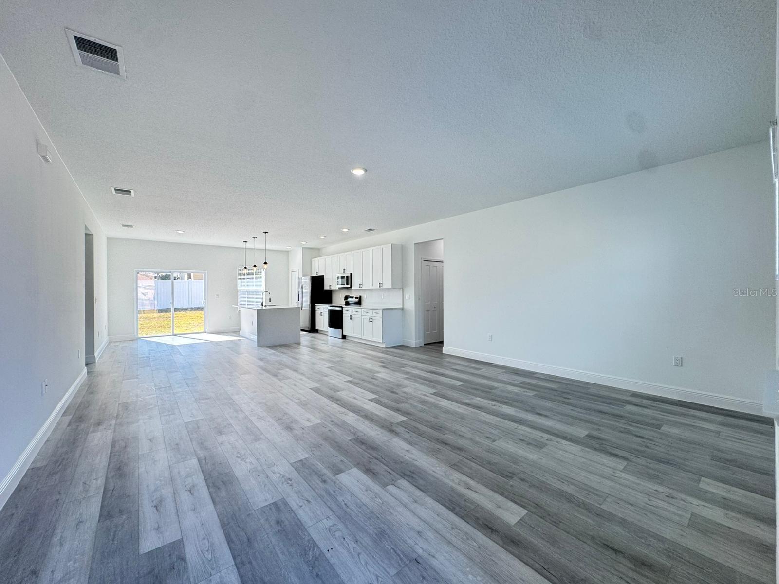 MARION OAKS UN 5 - Residential Lease