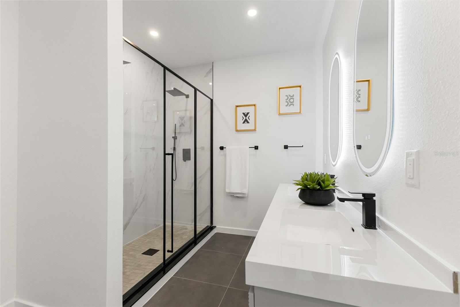 4TH STREET GARDENS - Residential