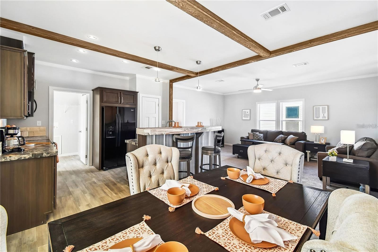 HAMPTON COURT UNREC - Residential