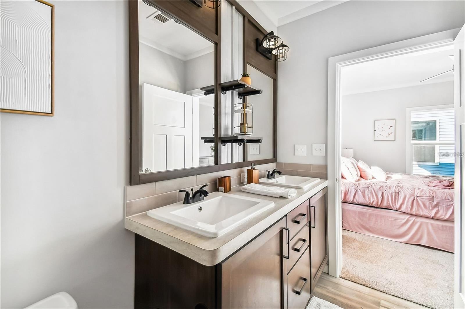 HAMPTON COURT UNREC - Residential