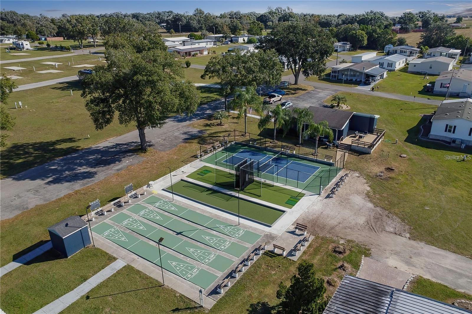 HAMPTON COURT UNREC - Residential