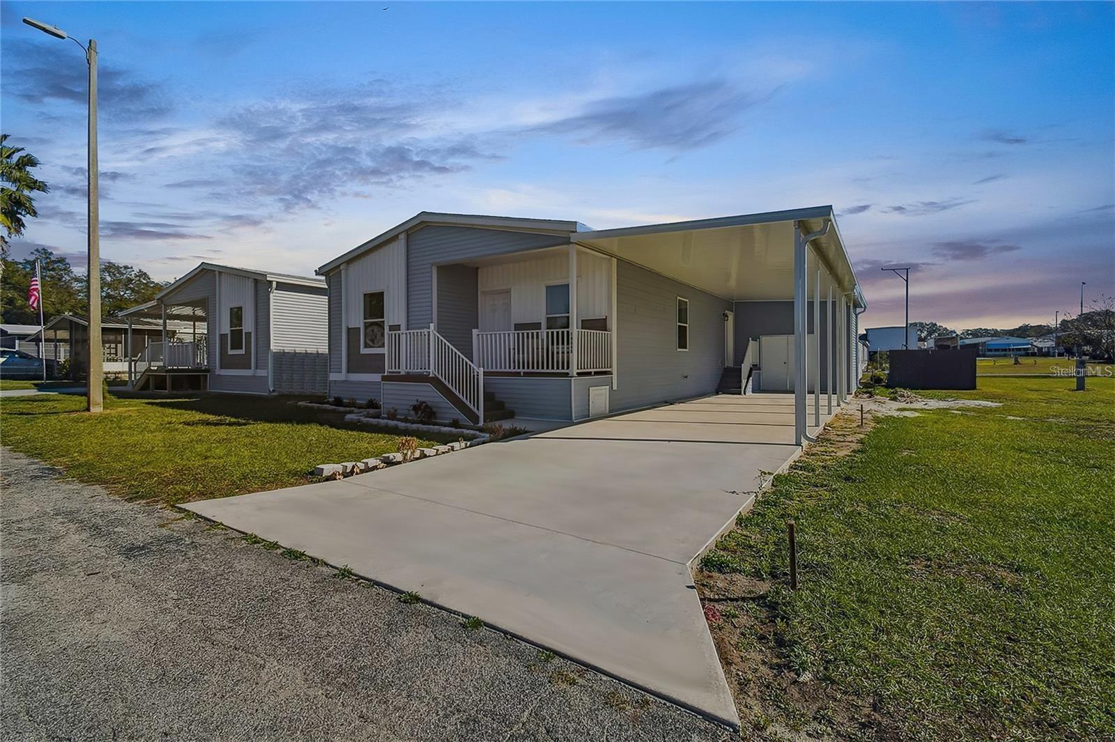 HAMPTON COURT UNREC - Residential