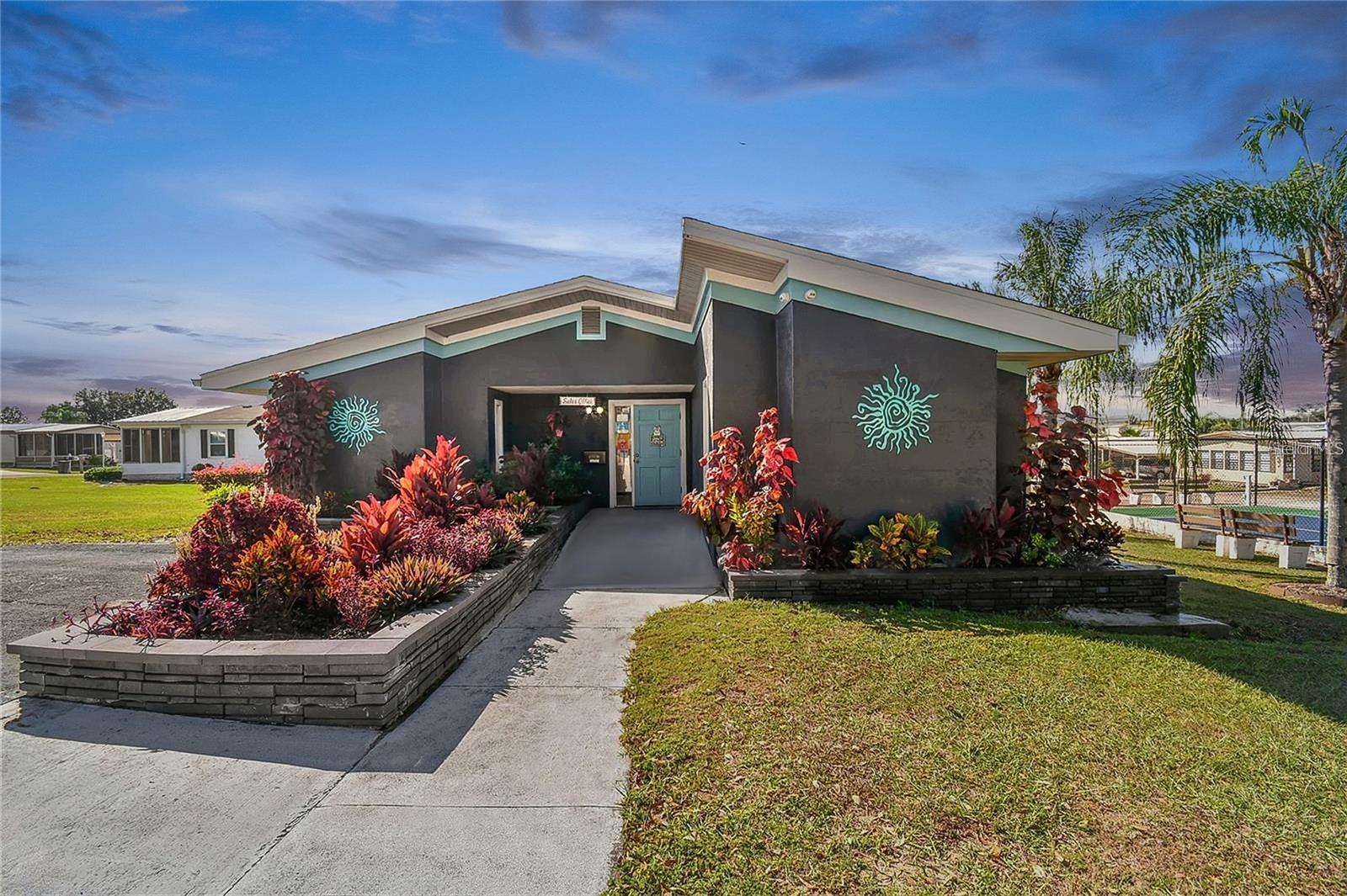 HAMPTON COURT UNREC - Residential