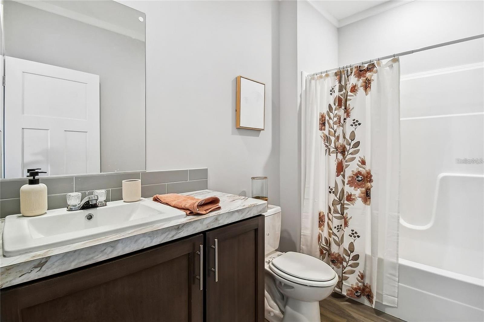 HAMPTON COURT UNREC - Residential