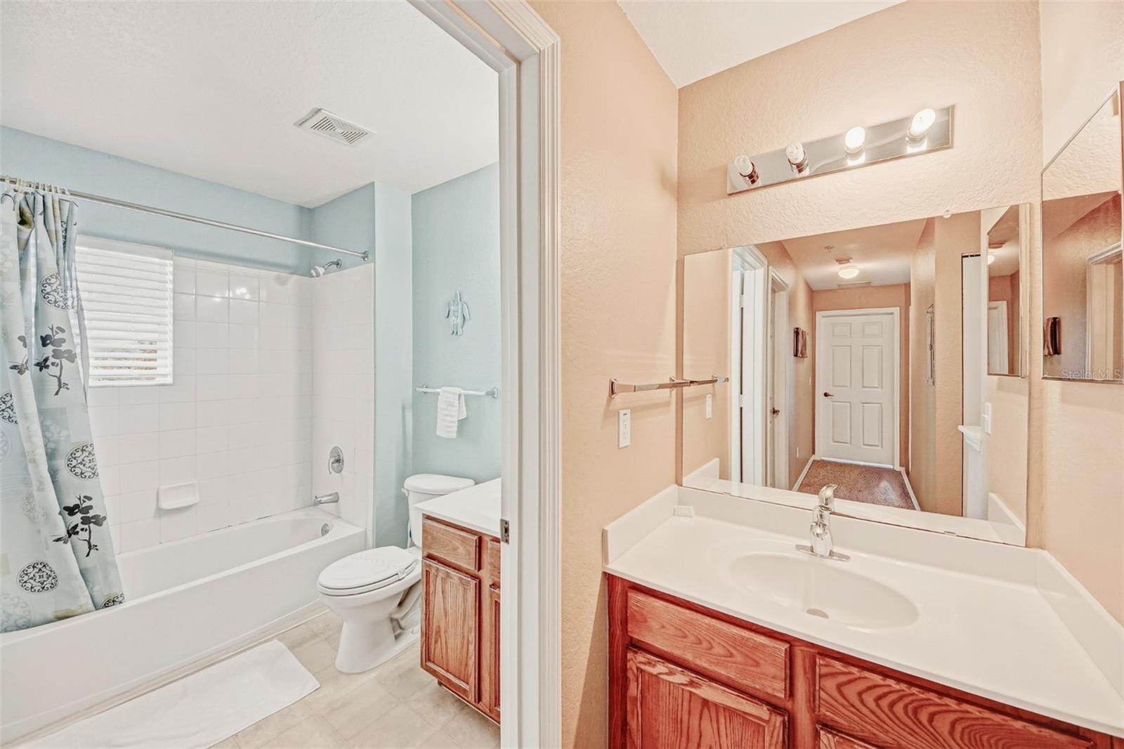 VILLAS AT SEVEN DWARFS LANE CONDO - Residential