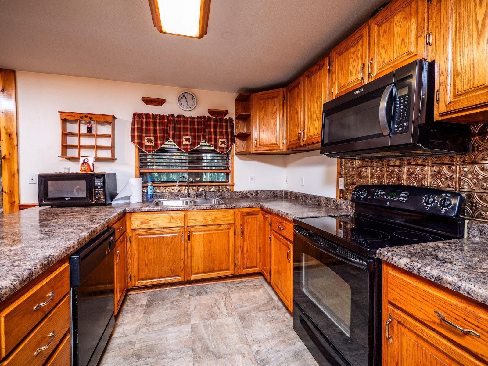 OLD CEDAR LANDING ESTATE - Residential