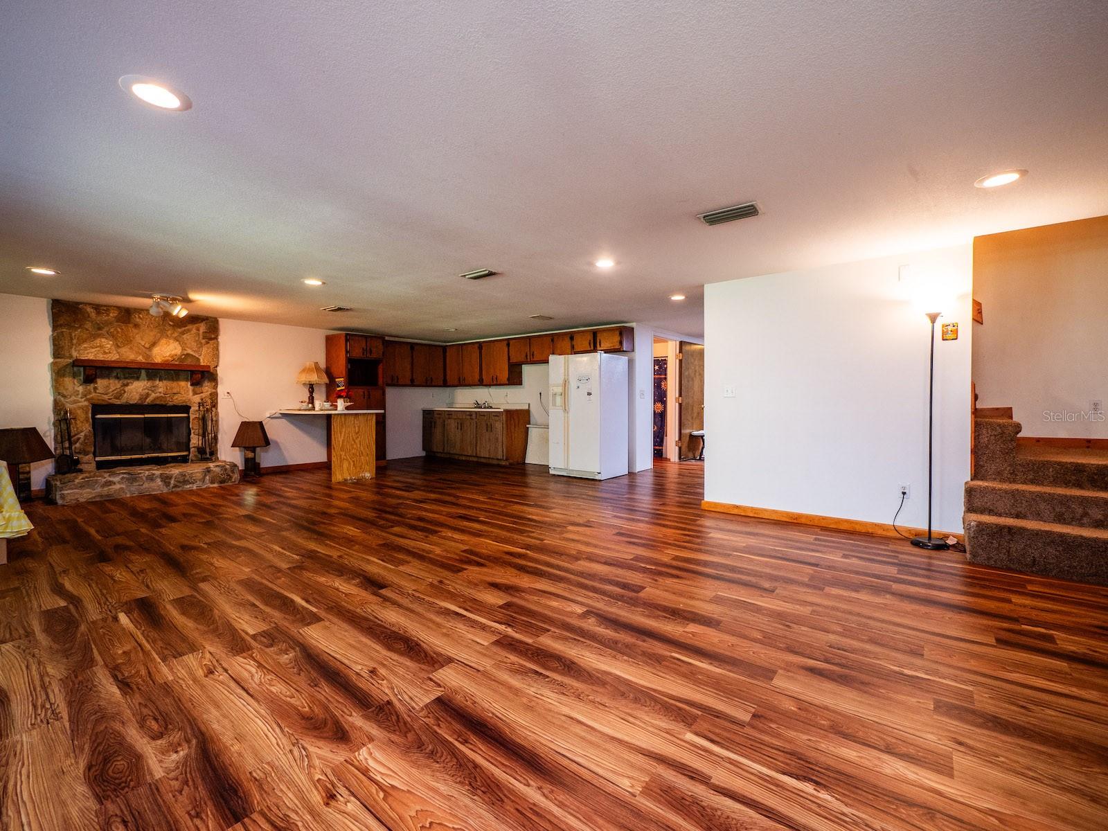 OLD CEDAR LANDING ESTATE - Residential