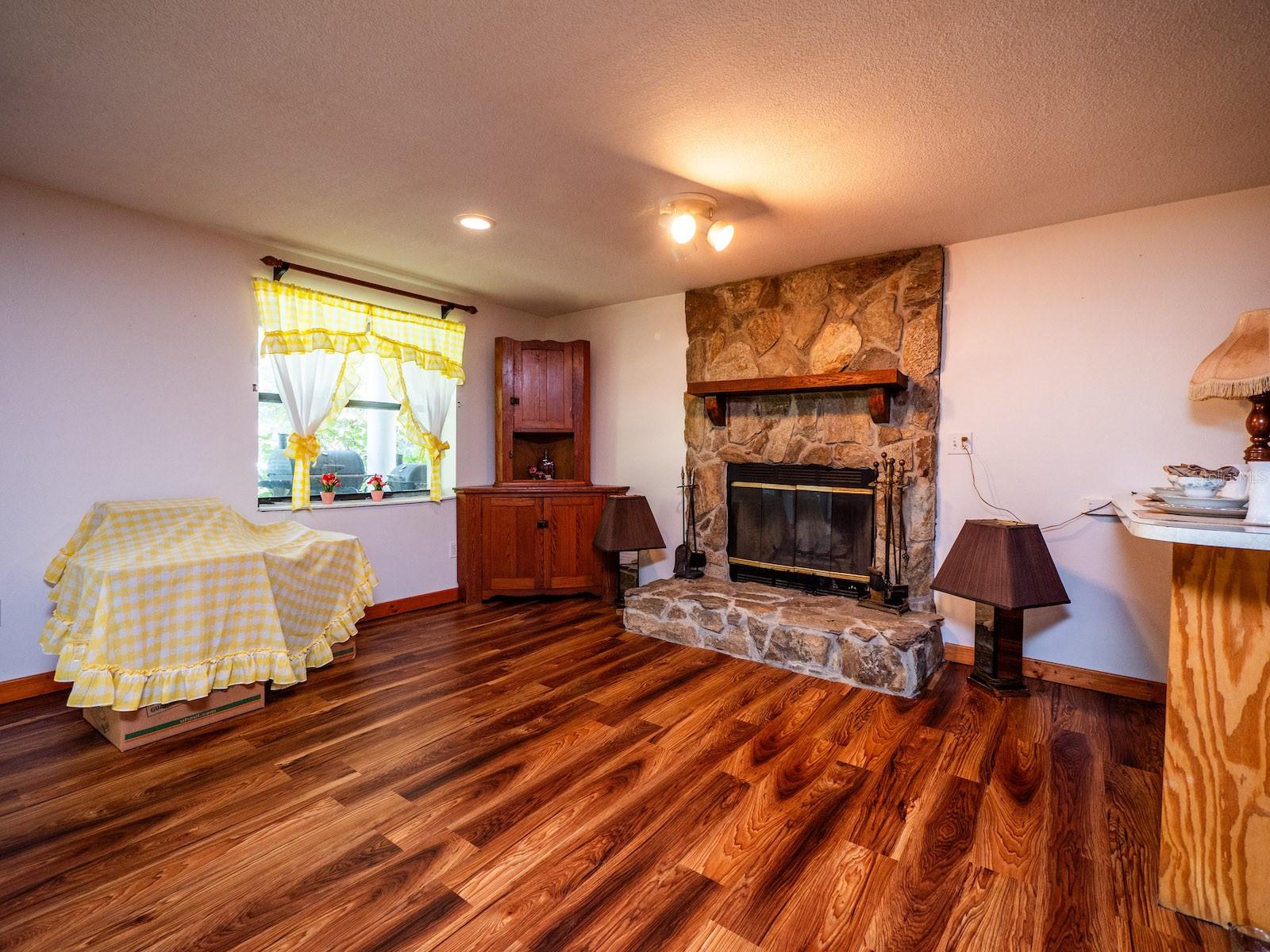 OLD CEDAR LANDING ESTATE - Residential