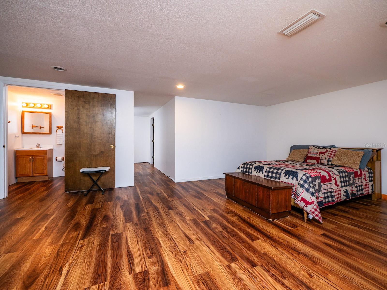 OLD CEDAR LANDING ESTATE - Residential