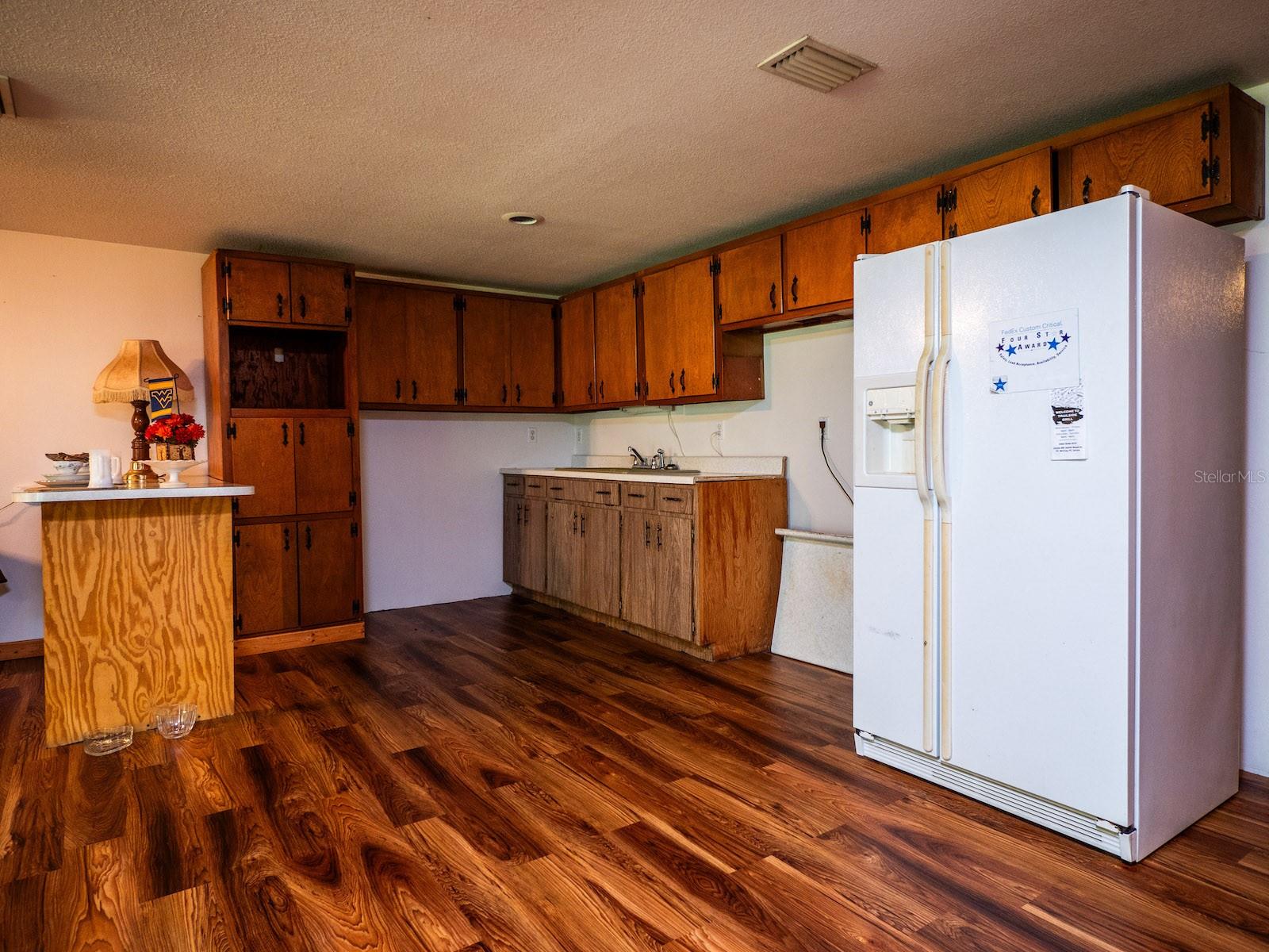 OLD CEDAR LANDING ESTATE - Residential