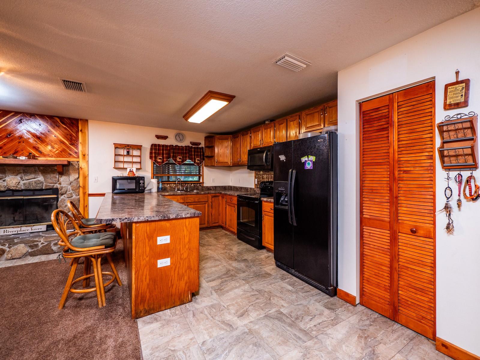 OLD CEDAR LANDING ESTATE - Residential
