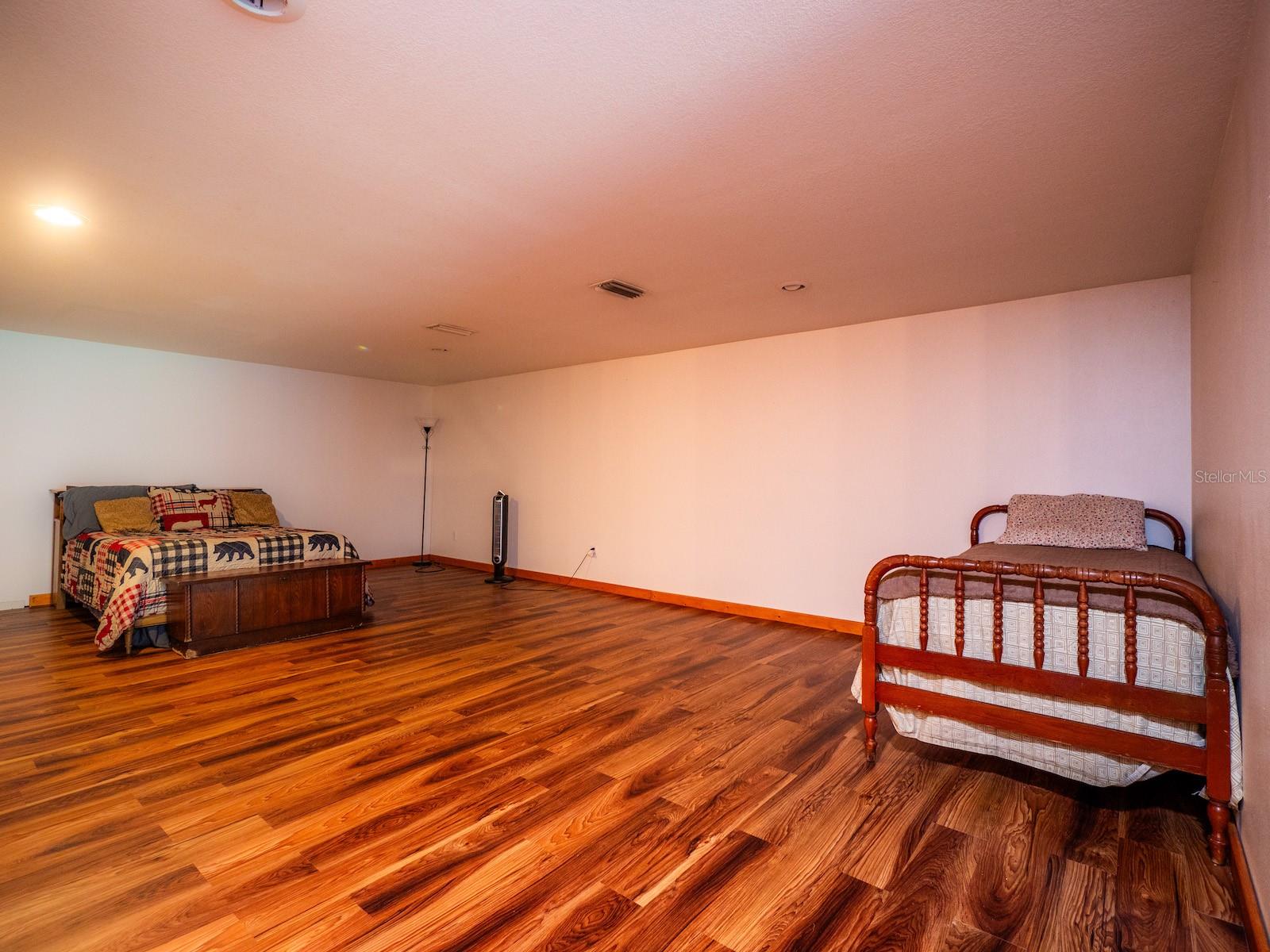 OLD CEDAR LANDING ESTATE - Residential