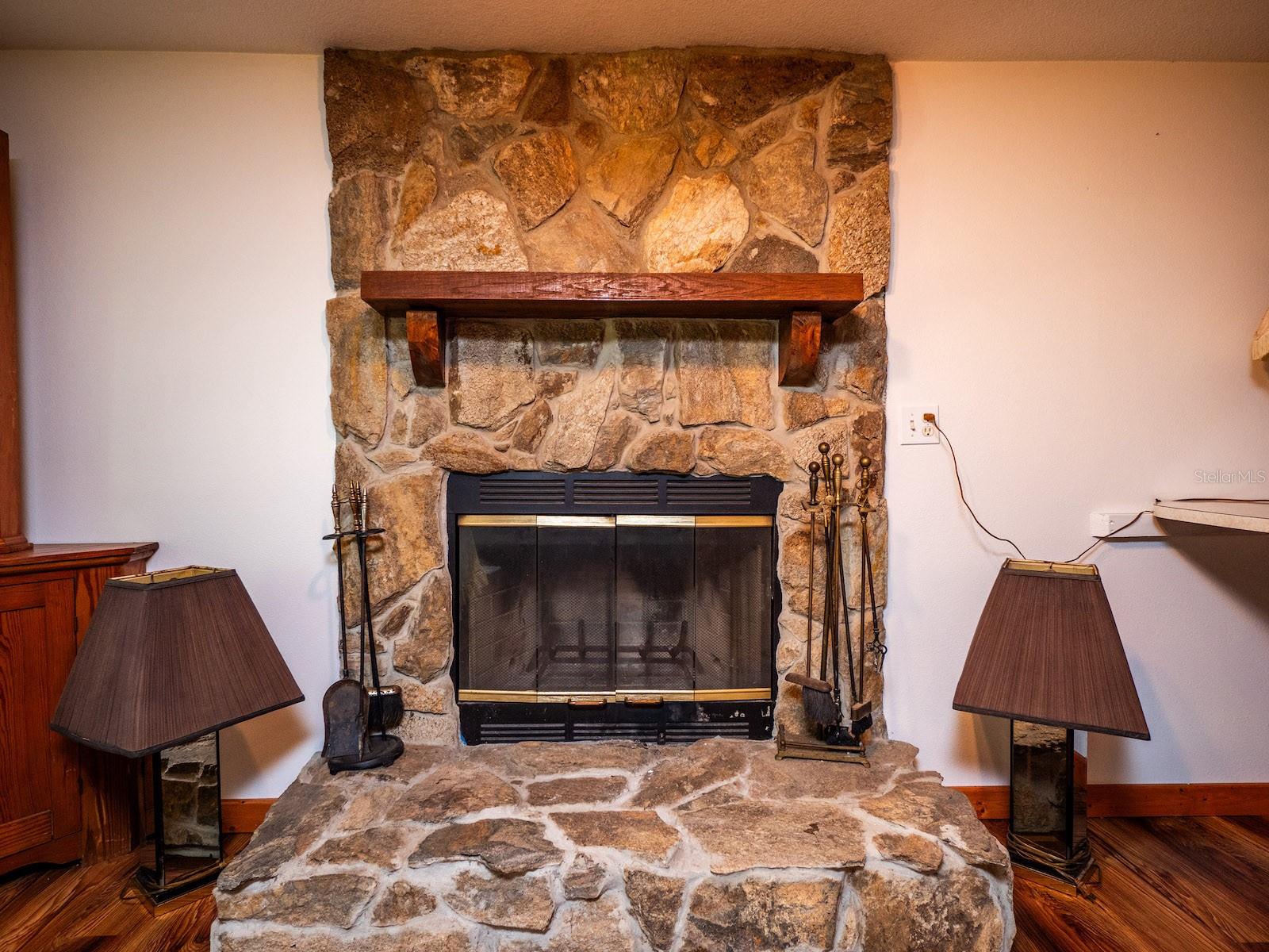 OLD CEDAR LANDING ESTATE - Residential